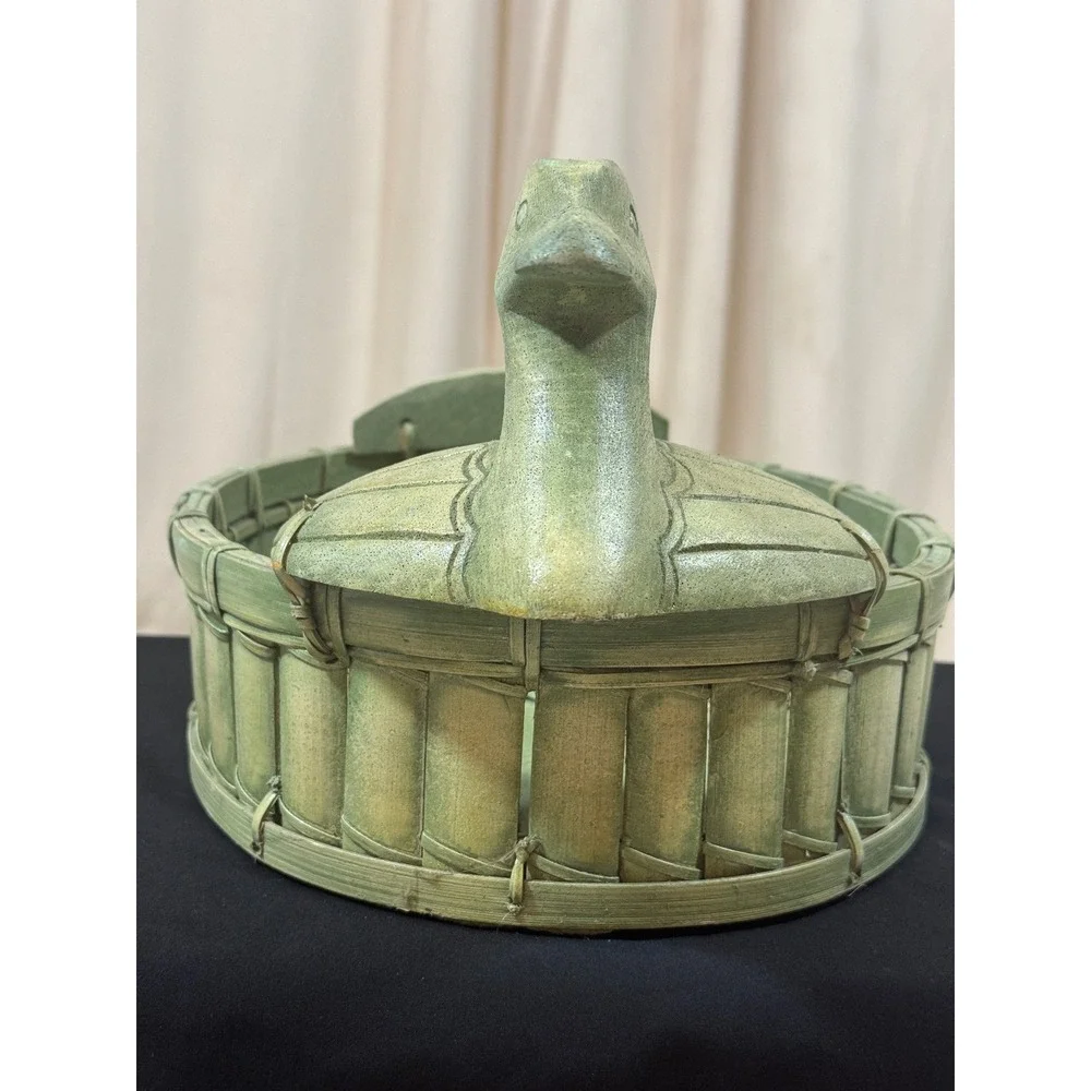 VTG Green Toyongan Duck Tray‎ Bamboo Rattan Basket Hand Carved Duck Finial